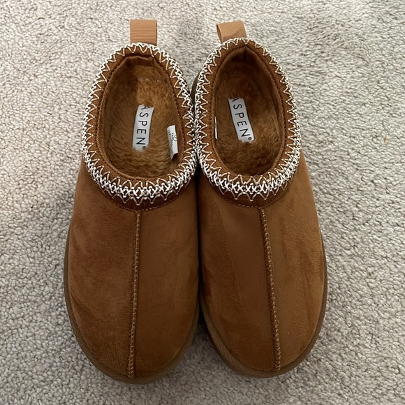 Aspen Faux-Suede Platform Slippers size 7 - Picture 7 of 12